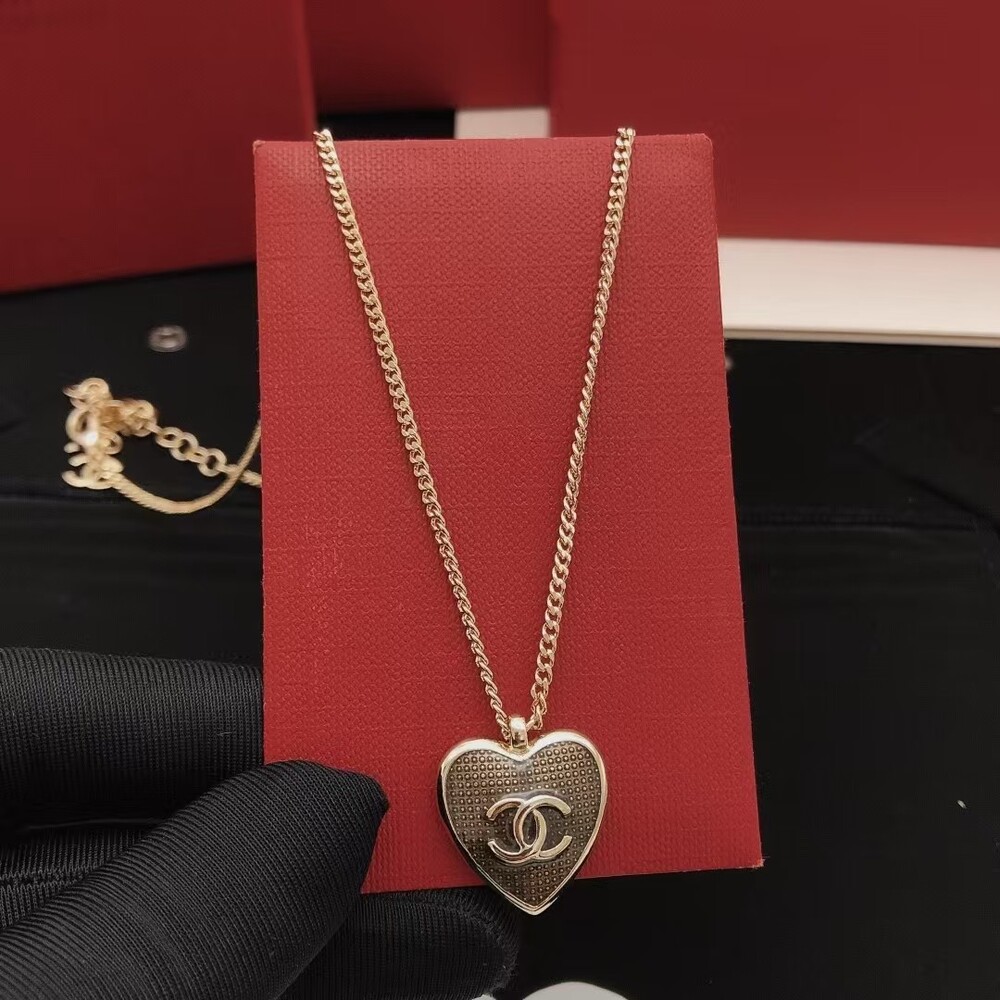 Chanel Gold Tone Heart Pendant Necklace Interlocking CC Logo Adjustable Chain
